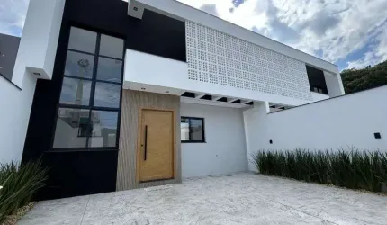 Casa a venda em Camboriú com 3 quartos sendo 1 suíte no bairro Rio Pequeno!!