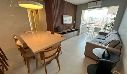 Apartamento à Venda na Riviera de São Lourenço | 78m², 2/1 suítes, 1 vaga | Reformado, Churrasqueira, Vista Serra do Mar, Localização Central