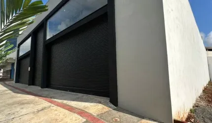 BARRACÃO MODERNO PARA LOCAÇÃO NA AV. MORANGUEIRA – ESTRUTURA COMPLETA E LOCALIZAÇÃO PRIVILEGIADA