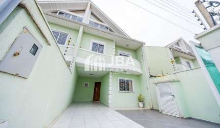 TRIPLEX DE FRENTE PARA RUA COM 4 QUARTOS