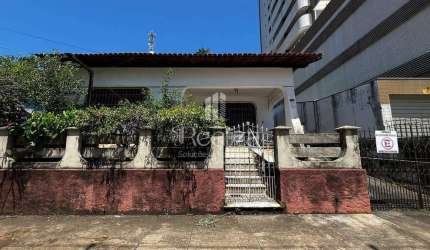 CASA AMPLA A VENDA NA CIDADE NOVA , ILHÉUS , BA