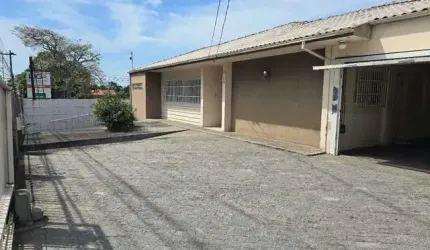 Casa com 3 quartos para alugar no Ponta de Baixo, São José  por R$ 8.100