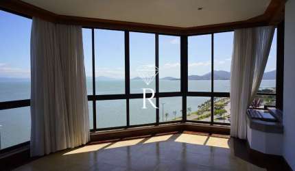 Apartamento com 4 quartos para alugar no Centro, Florianópolis  por R$ 9.500