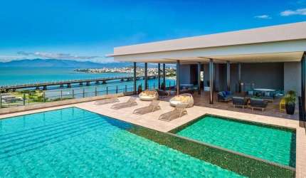 Apartamento com 2 quartos para alugar no Centro, Florianópolis  por R$ 5.500