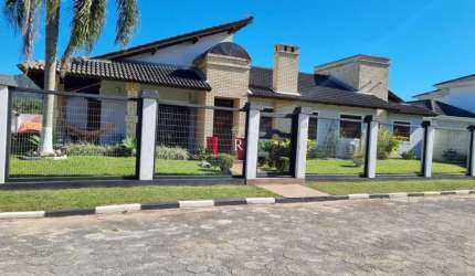 Casa com 3 quartos à venda na Barra da Lagoa, Florianópolis  por R$ 2.450.000