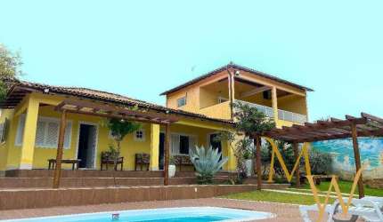 Casa de Alto - Um Refúgio Privativo com 3 Residências e Muito Verde.