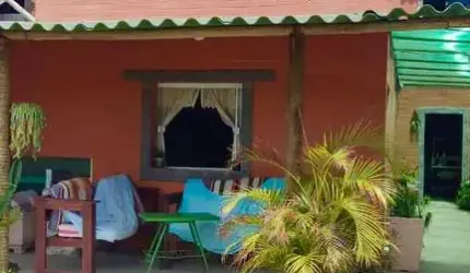 Casa Duplex com piscina, em Unamar.