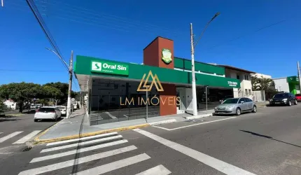 Prédio comercial de esquina no Centro da Cidade