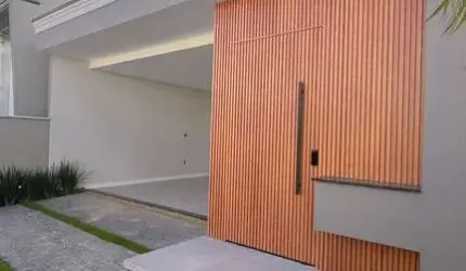 CASA COM TRÊS DORMITÓRIOS - BOSQUE DA MATA