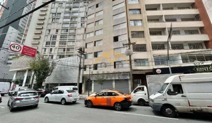 Apartamento com 2 dormitórios à venda, 47 m² por R$ 357.000 - Centro - Curitiba/PR