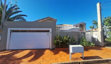 Casa à Venda em Marília: 4 Dorms, 275m² no Jardim São Domingos