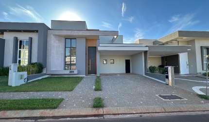 Casa térrea á venda no condomínio fechado Royal Garden - Paulínia