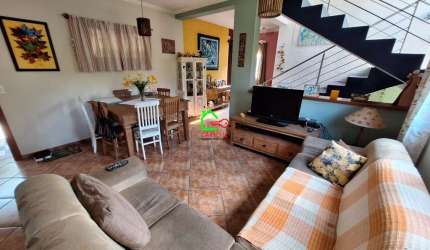 Casa de alto padrão em condomínio à venda em Vinhedo-SP, bairro Caixa D´água. 3 quartos, 1 suíte, 2 salas, 3 banheiros, 6 vagas de garagem, 195m².