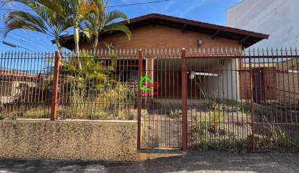 Imperdível: Casa à venda em Vinhedo-SP, bairro Santa Rosa, 3 quartos, 2 salas, 2 banheiros, 2 vagas de garagem - 222,00 m².