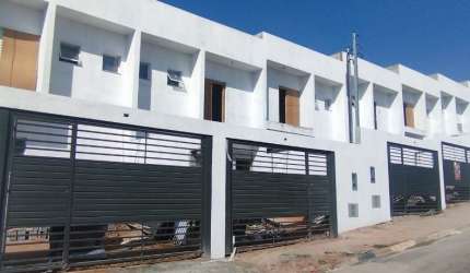 Sobrados em construção Fonte Áurea Poá