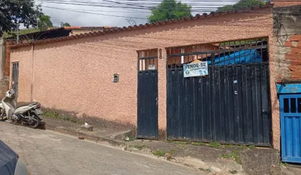 CASA COM QUINTAL NO PLANALTO