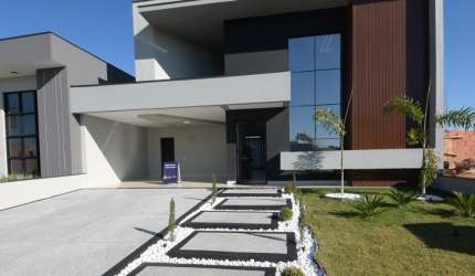 Casa em terreno de 300m2 próximo ao parque ecológico, em condomínio, 3 suítes, piscina