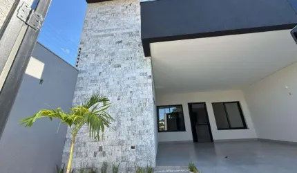 Casa com arquitetura moderna, com 03 suítes no Bom Jardim