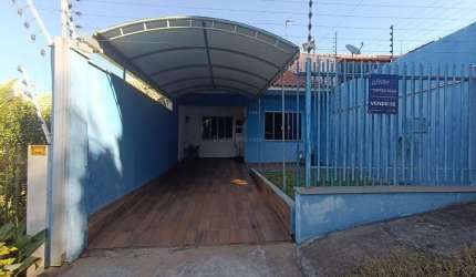 Casa à Venda no Parque Tarumã. Boa localização dentro do bairro.