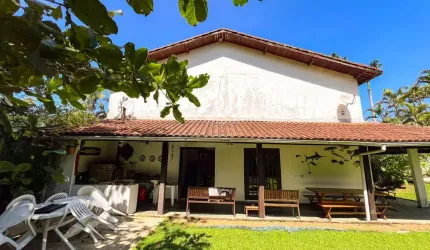 Casa com Piscina Privativa na Barra do Sahy - À VENDA
