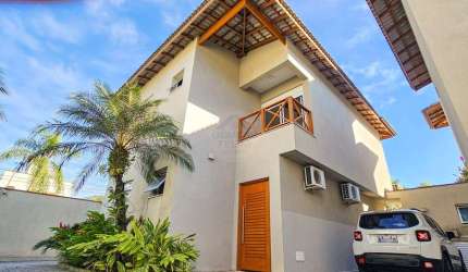 Sofisticação e Conforto: Casa em Condomínio na Praia de Juquehy - À VENDA
