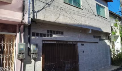 Casa sobrado em alameda fechada