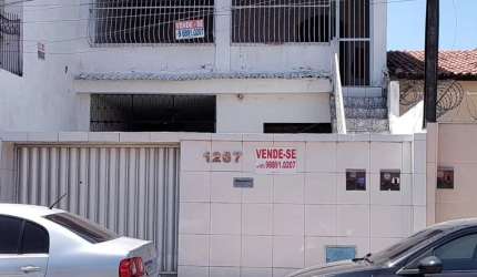 Vendo Excelente Casa na Rua Monsenhor Martins, no Bairro João XXIII