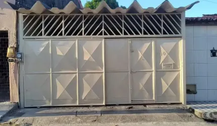Vendo excelente Casa na Rua Mozart Firmeza, bairro Jóquei Clube