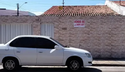 Vendo excelente Casa no bairro Jóquei Clube