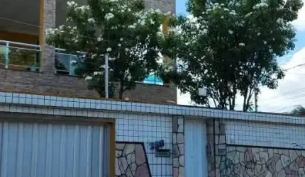 Vendo Excelente Casa na Rua Ribeiro Leitão no bairro Jóquei Clube.