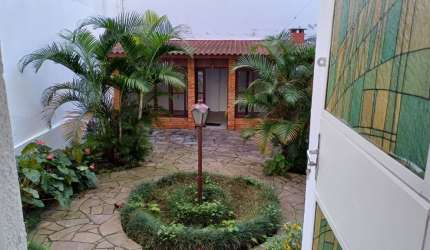 APARTAMENTO 3 DORMITORIOS/ QUARTOS COM GARAGEM E PÁTIO NO BOM FIM