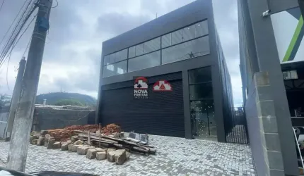 Comercial Galpão em Caraguatatuba