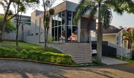 Sobrado á venda com 3 Suítes, 244m² - Jardim Coleginho - Jacareí/SP