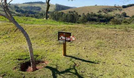 Terreno Padrão em Condomínio em Jambeiro