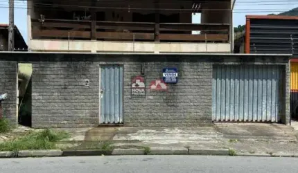 SOBRADO COM FOGÃO A LENHA E PISCINA