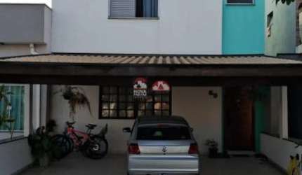 Sobrado à Venda no Condomínio Laguna