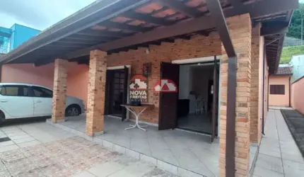Casa em bairro tranquilo próximo de comércios
