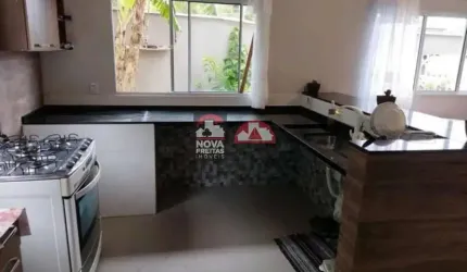 Casa Sobrado Padrão em Caraguatatuba