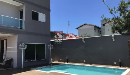 Casa Sobrado Padrão em Caraguatatuba