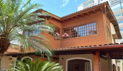 Casa Sobrado Padrão em Caraguatatuba