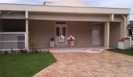 Casa com três dormitórios sendo com piscina, areá gourmet