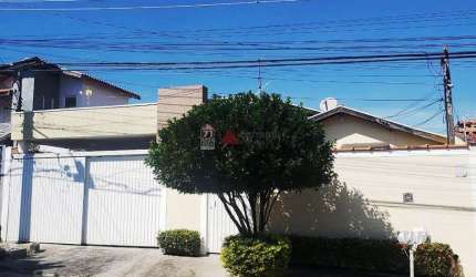 Casa com piscina no Campo Belo!