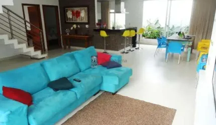 Casa Sobrado Padrão em Caraguatatuba