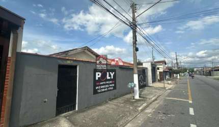 Casa ampla e espaçosa disponível para venda no bairro Maria Áurea