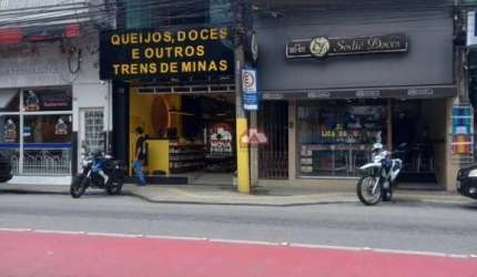 `Ótima oportunidade:Prédio comercial com a loja Sodiê em localização previligiada`. Centro