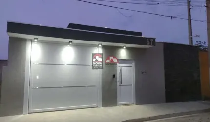 Linda casa com construção moderna a venda