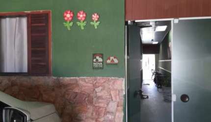 Casa com piscina no Laerte Assumpção