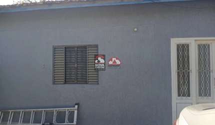 Ótima casa com três dormitórios sendo uma suite com mobiliá