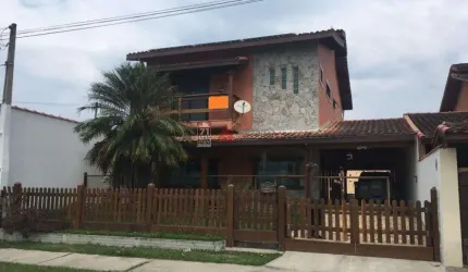 Casa Sobrado Padrão em Caraguatatuba