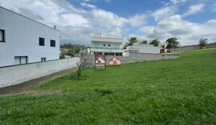 Terreno à Venda no Condomínio Reserva dos Lagos - Pindamonhangaba